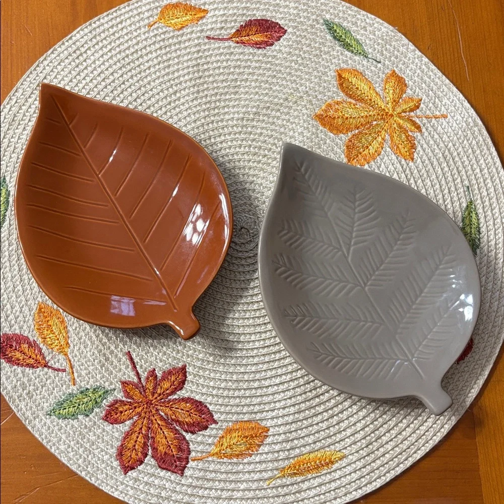 Crate & Barrel Leaf Shaped Appetizer Plates Fall Holiday Thanksgiving Set of 4
